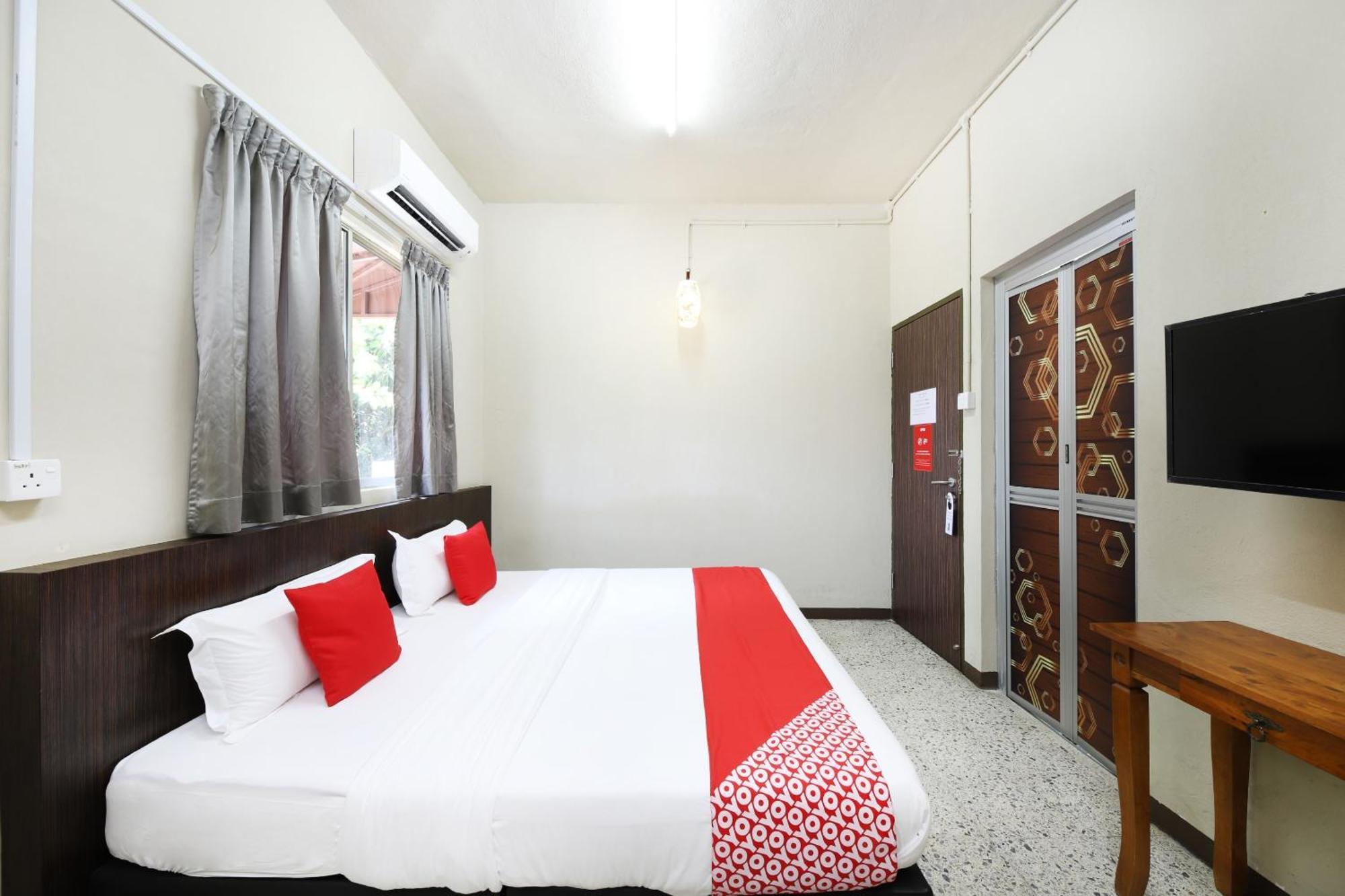 באטרוורת' Oyo 507 Aikka Hotel מראה חיצוני תמונה