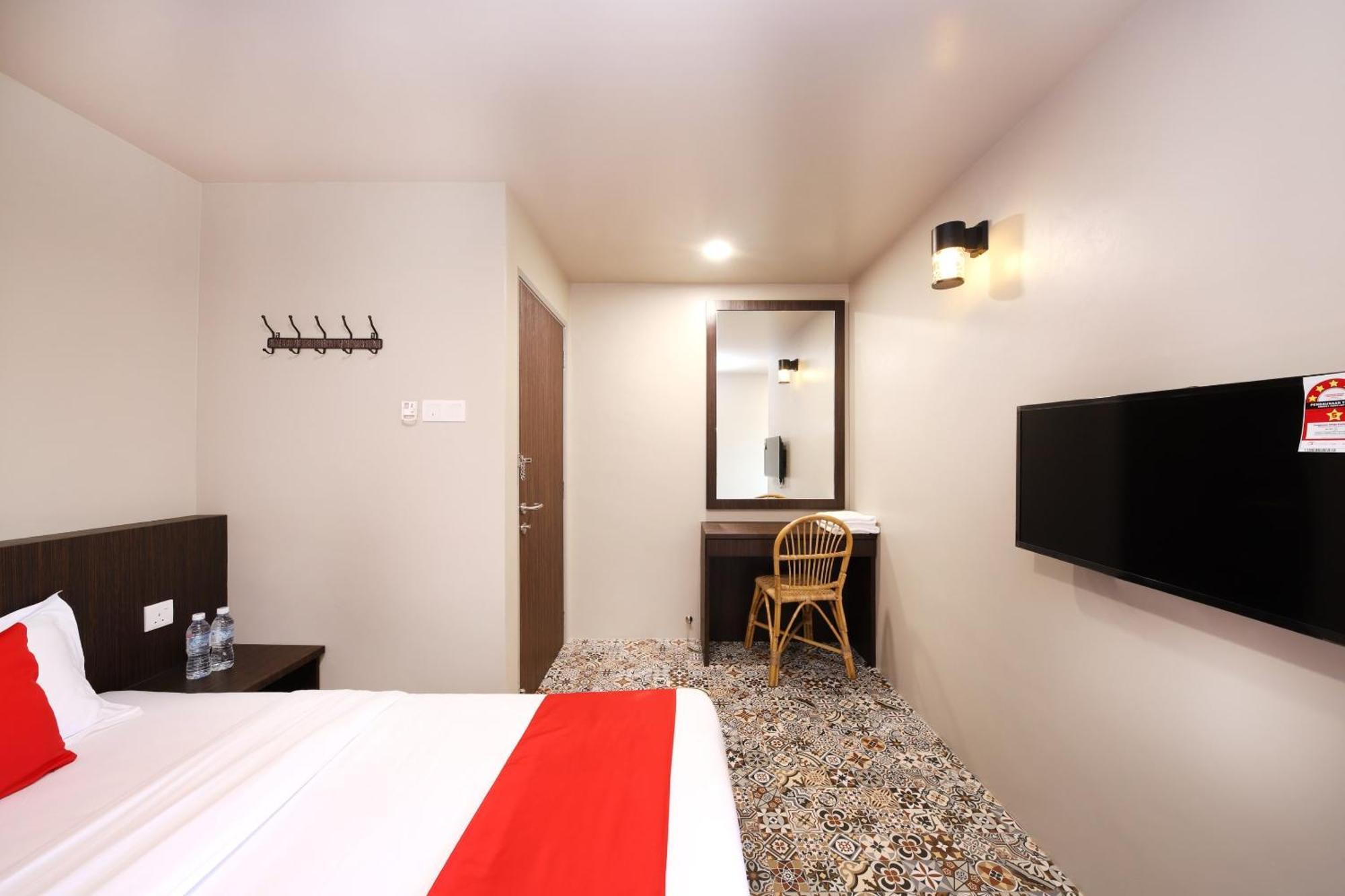 באטרוורת' Oyo 507 Aikka Hotel מראה חיצוני תמונה