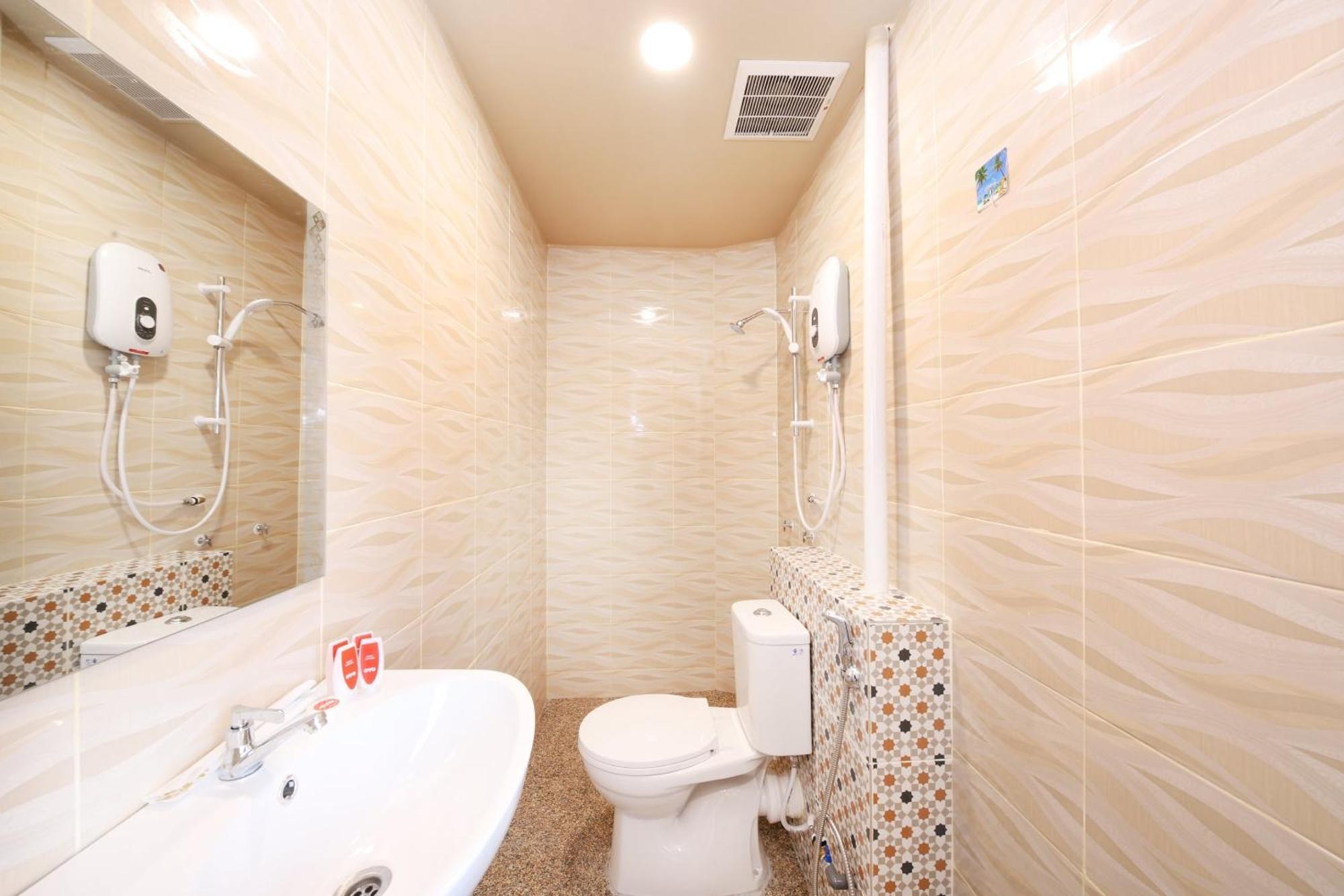 באטרוורת' Oyo 507 Aikka Hotel מראה חיצוני תמונה