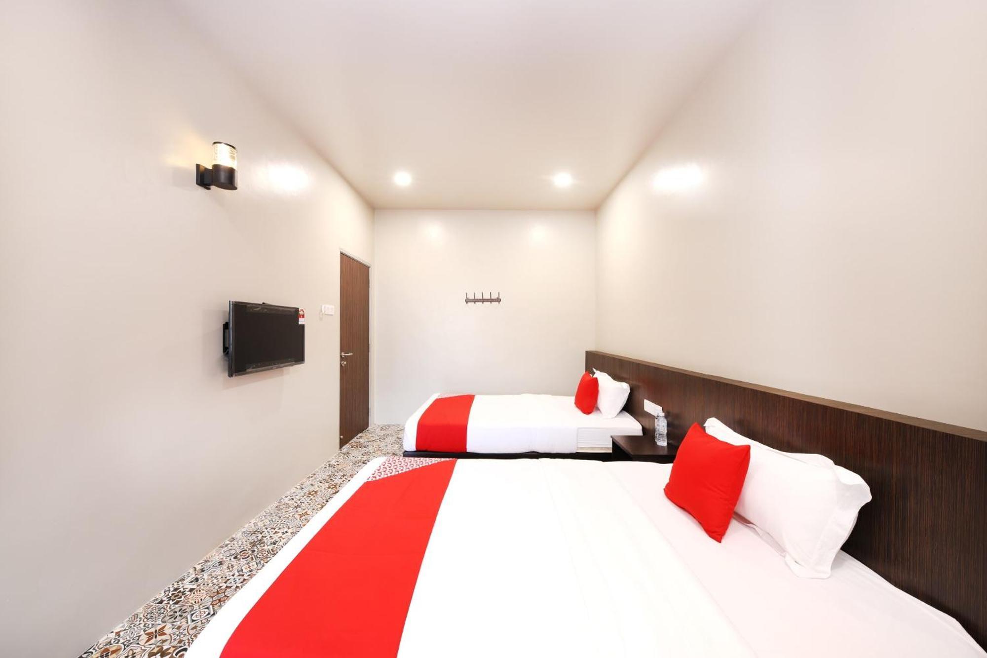 באטרוורת' Oyo 507 Aikka Hotel מראה חיצוני תמונה