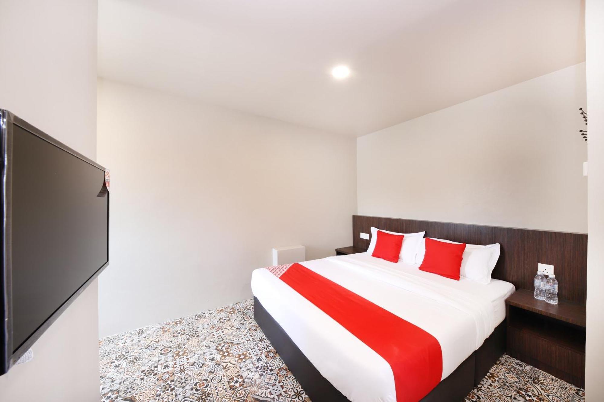 באטרוורת' Oyo 507 Aikka Hotel מראה חיצוני תמונה