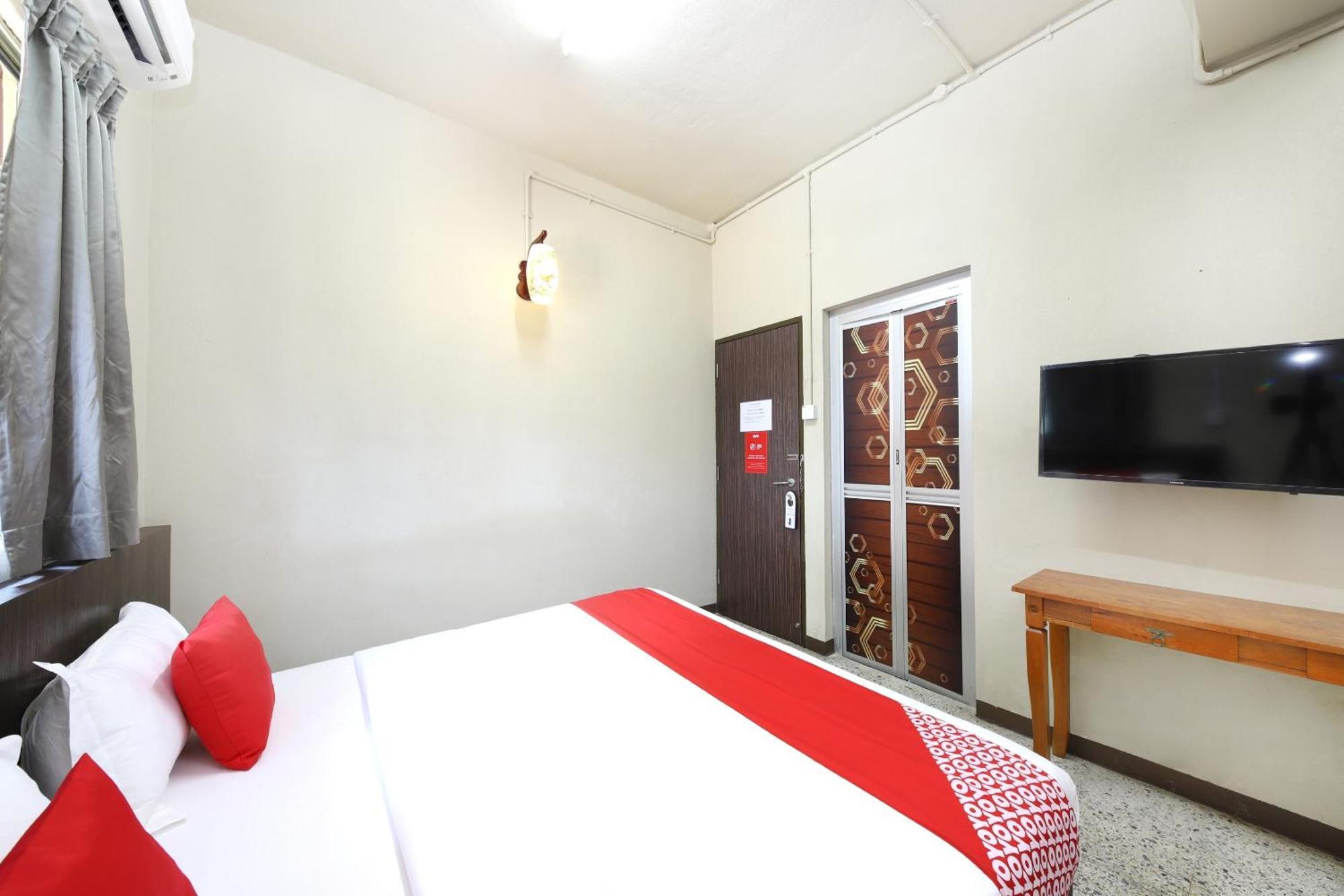 באטרוורת' Oyo 507 Aikka Hotel מראה חיצוני תמונה